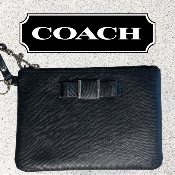 Coach Handbags - Adorable Coach leather bow wristlet